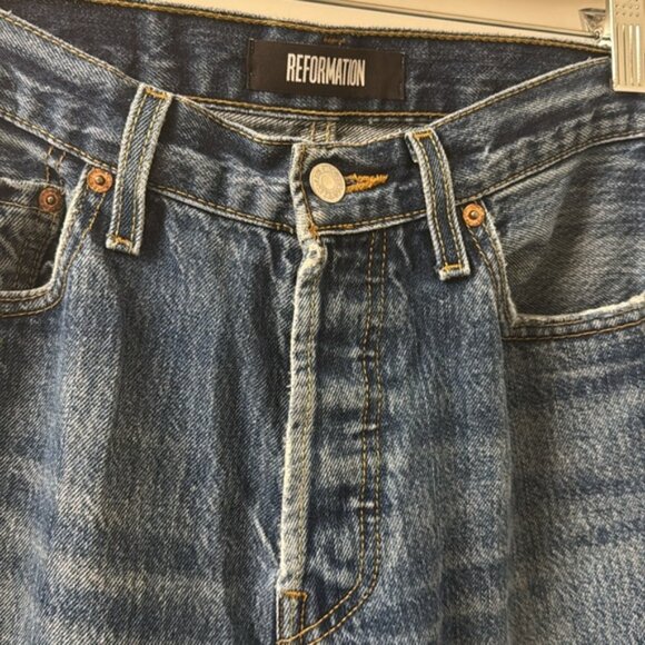 Reformation Redone Levi’s Medium Dark Wash Straight Leg Jeans in Size 28 - Picture 3 of 7